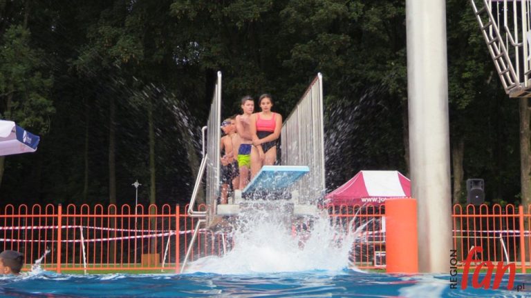 Hop do wody! Wakacyjny konkurs skoków (FOTO, WIDEO)