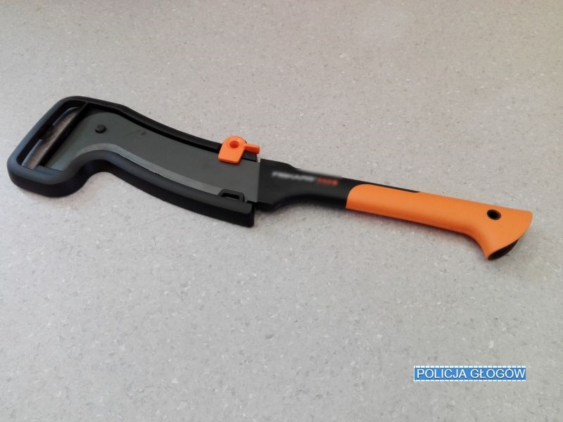 Porachunki na stacji paliw. Efektem uszkodzone auto