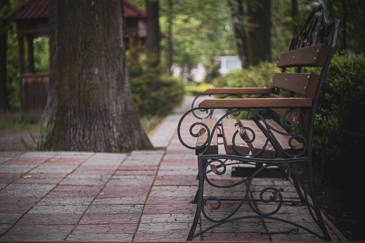 Lakierobejca – idealna do malowania mebli ogrodowych i nie tylko