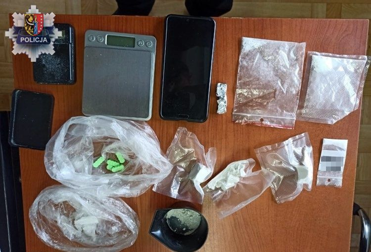 Narkotyki trzymał w szafce nad zlewem