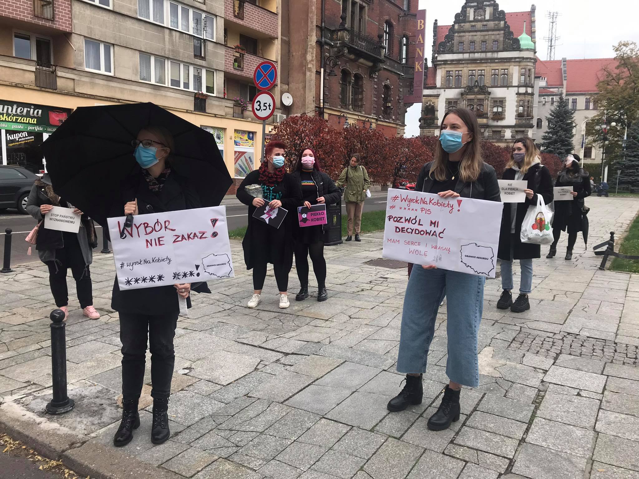 Legniczanki protestują przeciwko zakazowi aborcji