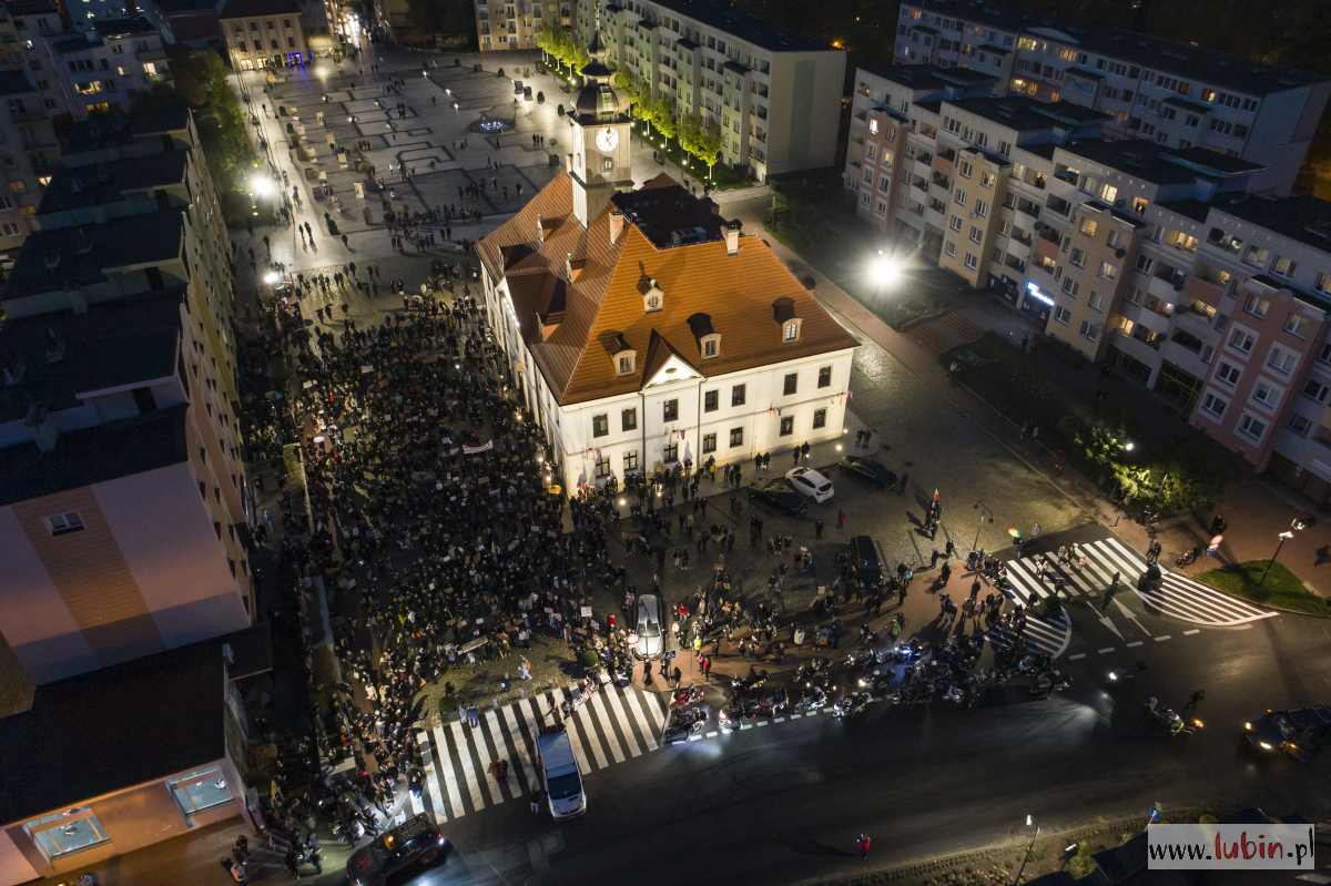 Takich tłumów jeszcze nie było – czarny protest rośnie w siłę (FOTO, WIDEO)