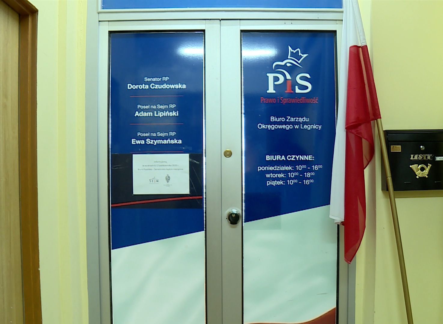 Senator i posłanka objęte kwarantanną (WIDEO)