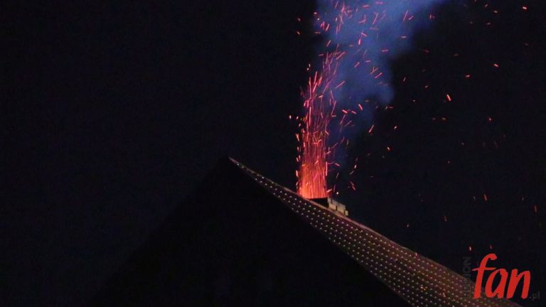 Pożar sadzy w kominie – było groźnie (FOTO, WIDEO)