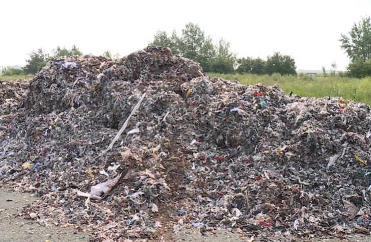 Było ich dwóch, a śmieci cała góra