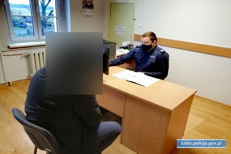 Przyszedł do banku z „lewymi” papierami