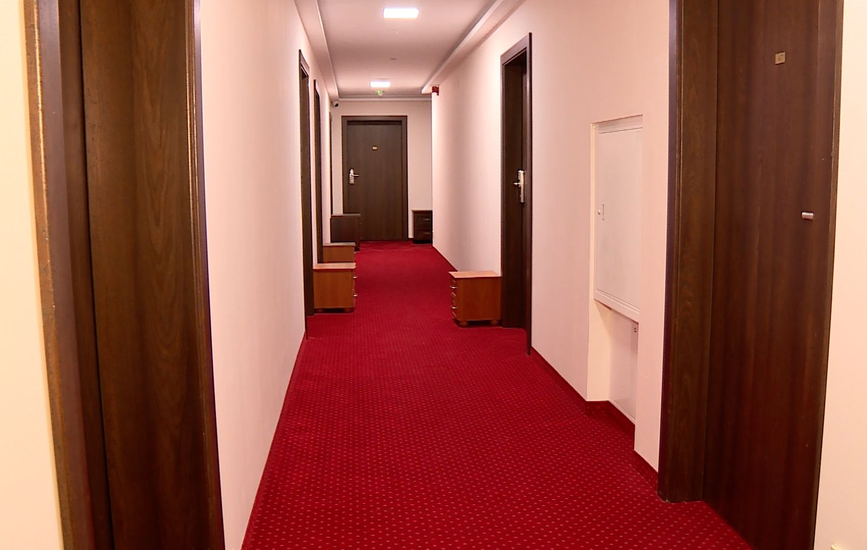 Tu sprzedają garnki, tam izolują chorych (WIDEO)