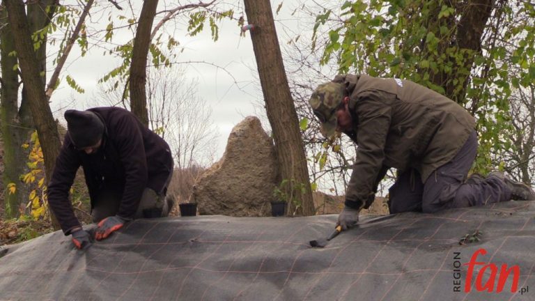 Zamienili strzelby na łopaty?! (WIDEO)