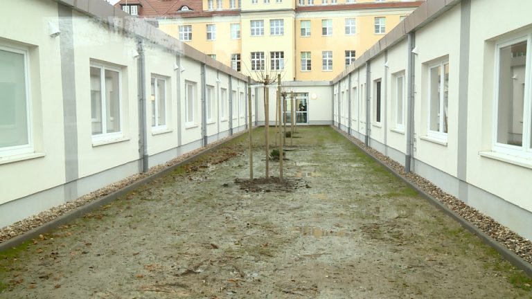 Szpital z kontenerów dla zakażonych koronawirusem (WIDEO)