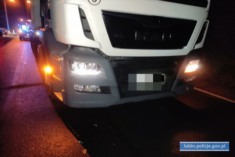 Nagle wszedł pod koła ciężarówki