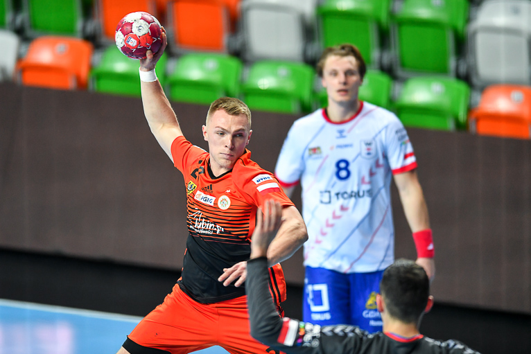 Znów zadecydowały karne