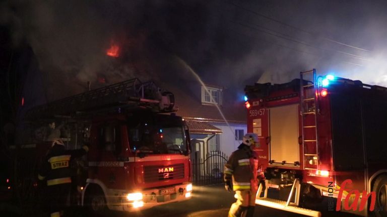 Spłonął dom – dwie rodziny bez dachu nad głową (WIDEO)