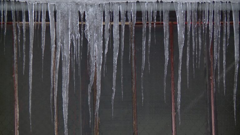 Niebezpieczne lodowe strzały