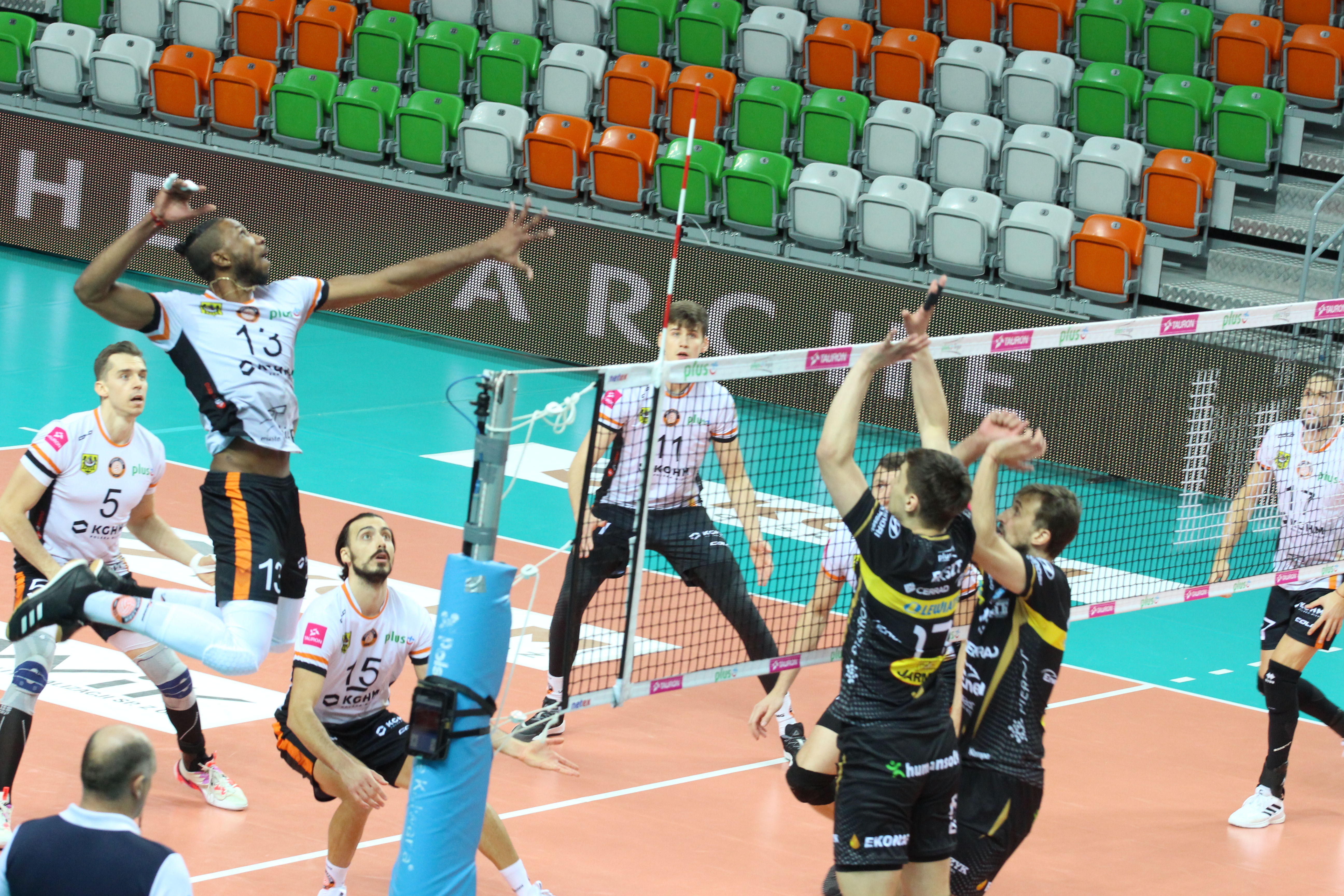 W pierwszym meczu Cuprum na tarczy