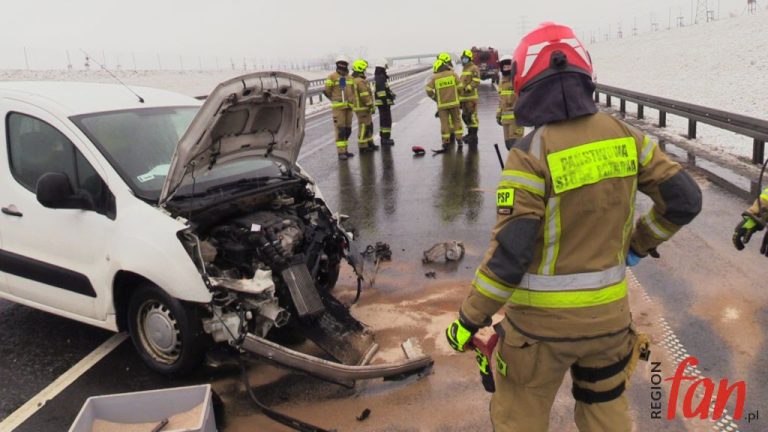 Ślisko na ekspresówce – kierowcy nie zwalniają (FOTO, WIDEO)
