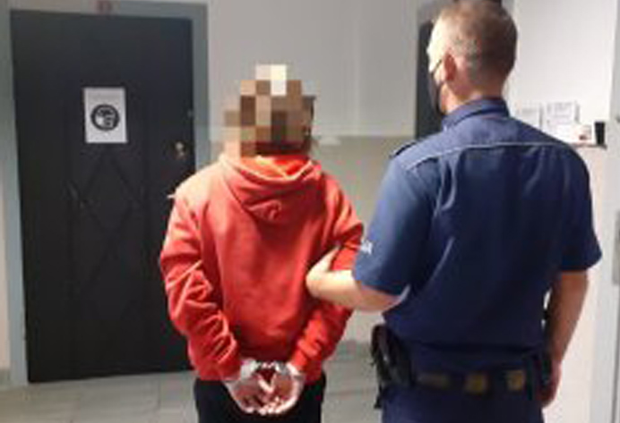 Nieuczciwy pracownik lombardu (WIDEO)