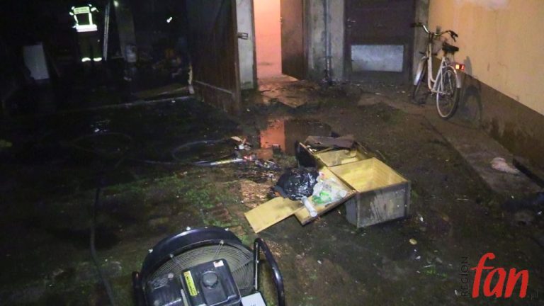 JAWOR. Pożar garażu przy Placu Wolności (WIDEO)