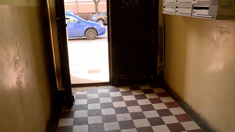 Śmierć przy Senatorskiej. Sprawę bada prokuratura (WIDEO)