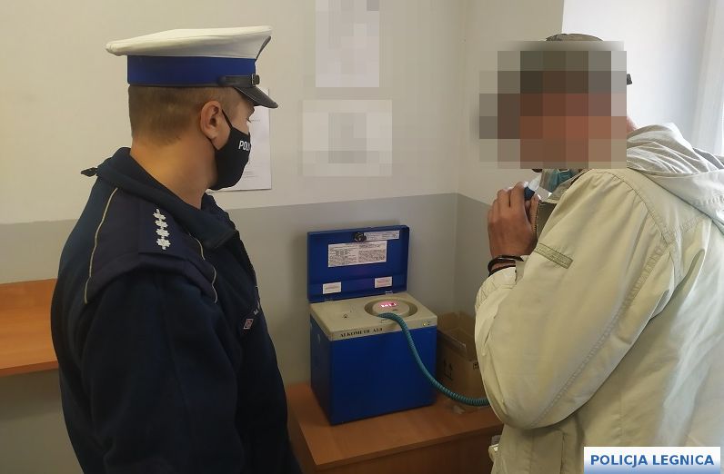 Przyjechał na komendę… pijany (WIDEO)