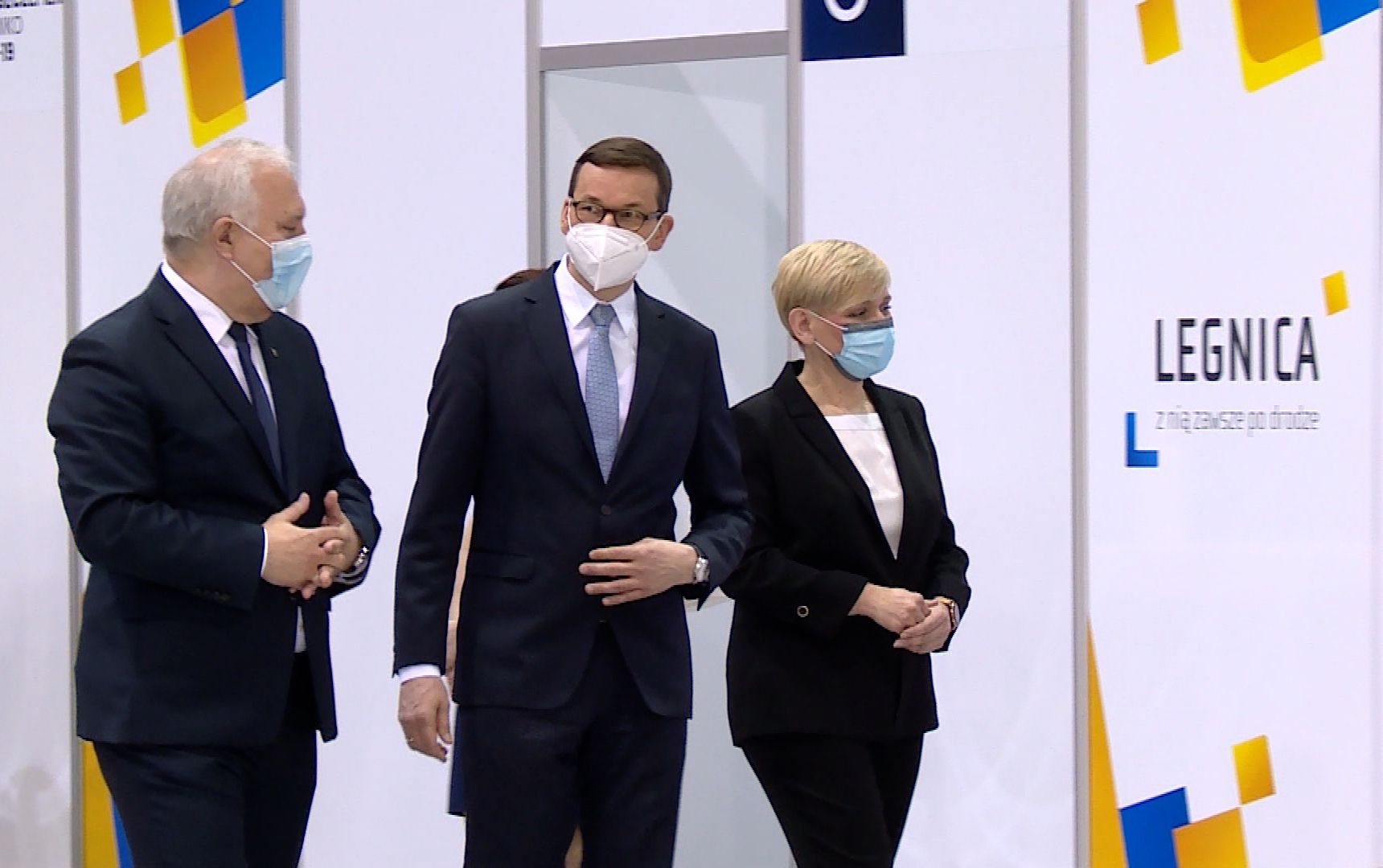 Premier z wizytą w punkcie szczepień powszechnych (WIDEO)