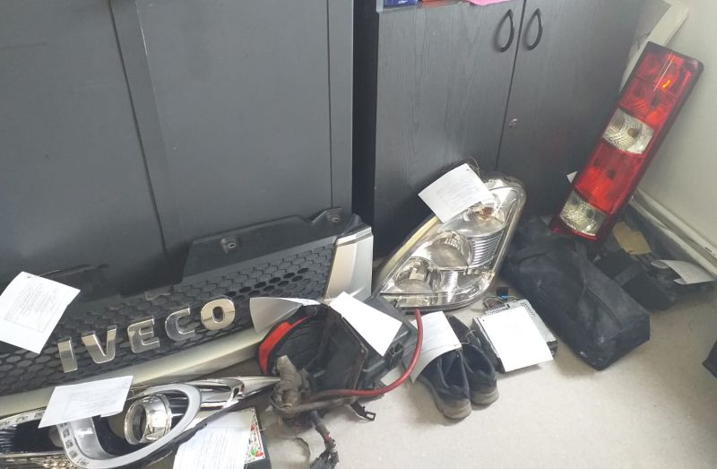 Cztery osoby zatrzymane ws. kradzieży auta