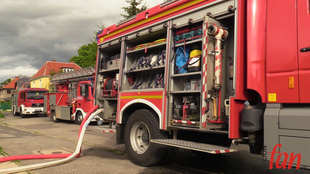 Spłonął cały dach czteropiętrowego budynku