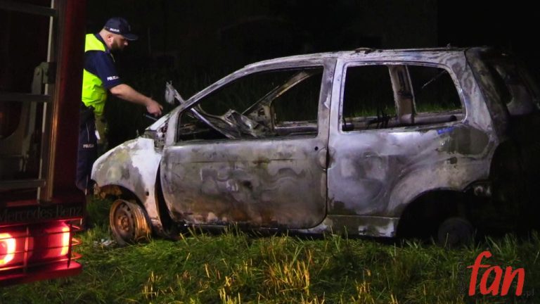 Pożar auta w Pomocnem (WIDEO)