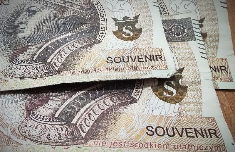 Fałszywa kasa, zatrzymanie w… toalecie (WIDEO)