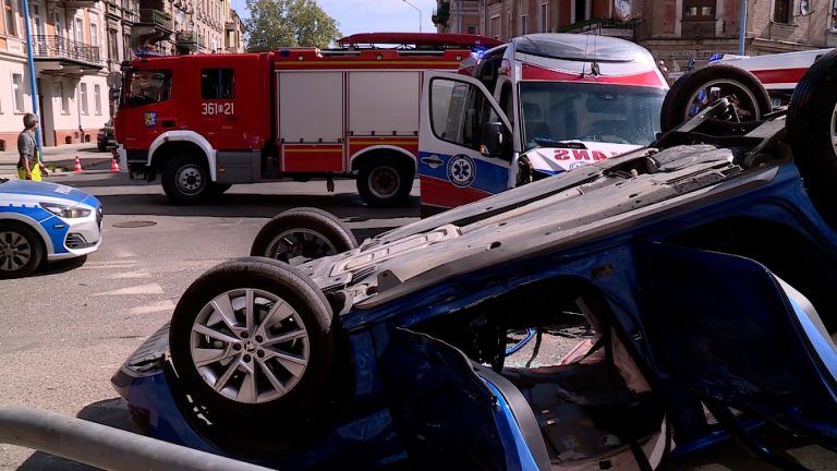 Na sygnale w osobówkę (WIDEO)