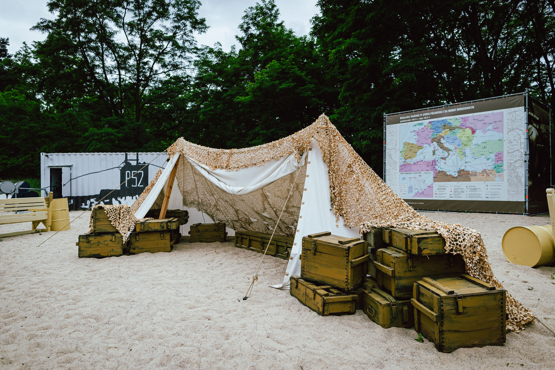 Samolot odleciał, przypłynęła łódź podwodna