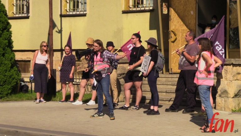 Pokojowy protest partii RAZEM (FOTO, WIDEO)