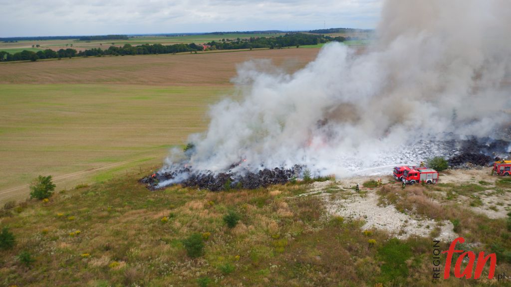 Ogromny pożar odpadów na nielegalnym wysypisku (FOTO, WIDEO)