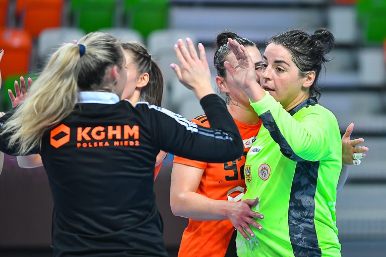 Szlagier szczypiornistek w Kobierzycach