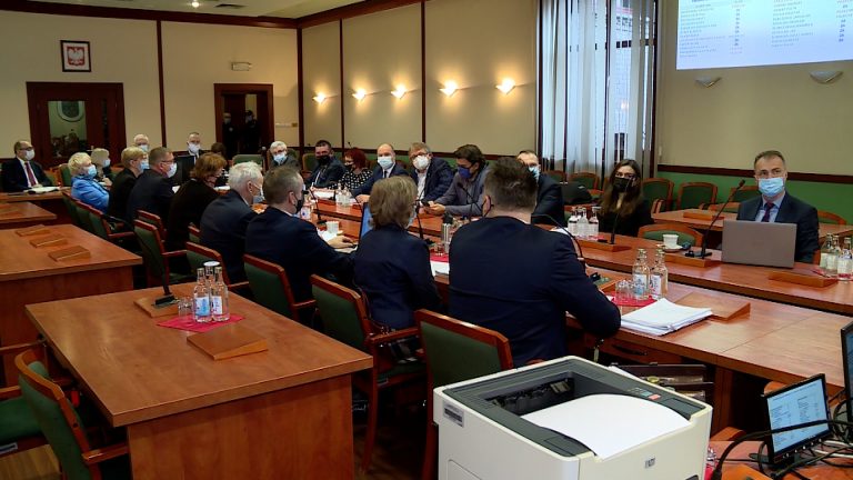 LEGNICA. Radni i prezydent z większymi pensjami