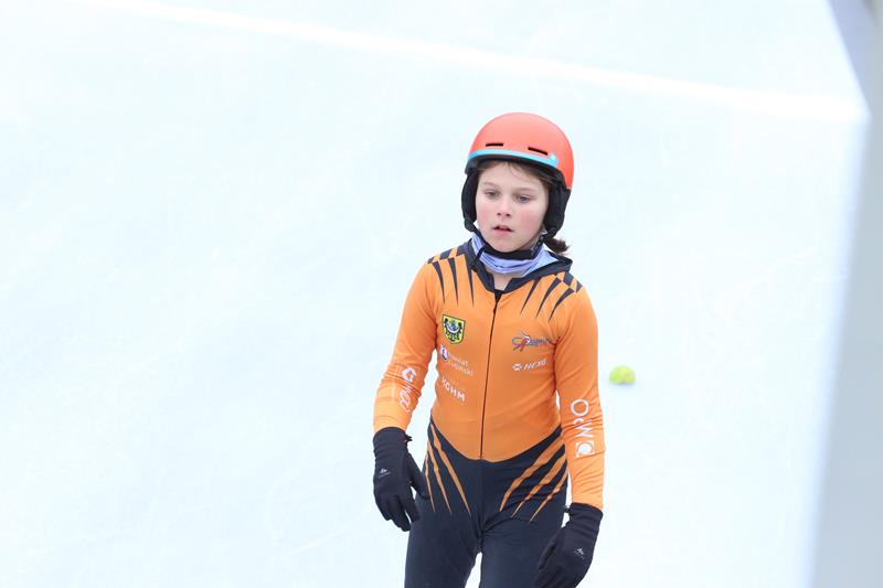 Dzieci kochają jazdę na łyżwach