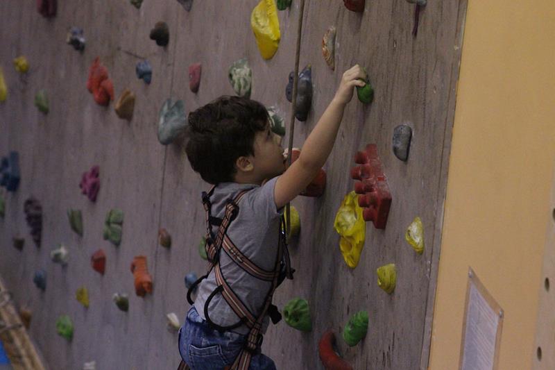 Zabawy na lodowisku i wspinaczka na koniec Sportowej Gwiazdki