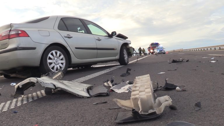 Silny wiatr przyczyną kolizji (FOTO, WIDEO)