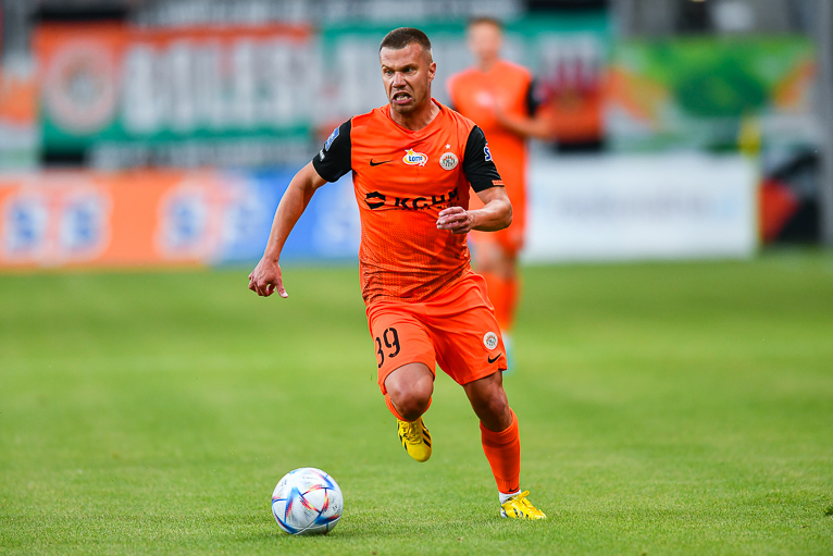 Legia zostawiła punkty w domu. Porażka Miedziowych