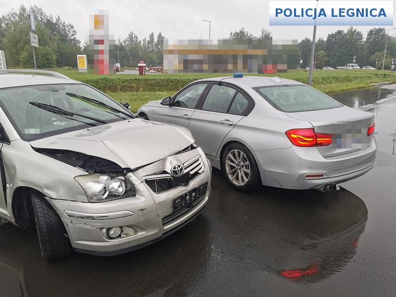 3,5 promila w rozbitym aucie – podróż 44-latka