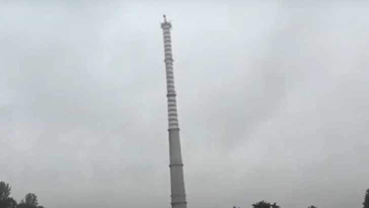 222-metrowy komin wysadzony
