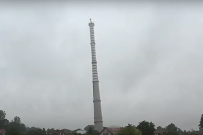 222-metrowy komin wysadzony
