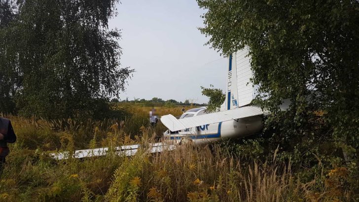 Wypadek w okolicach lotniska, pilot lądował awaryjnie
