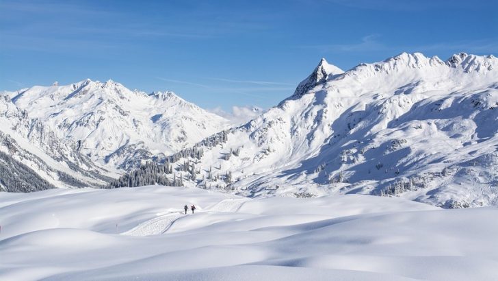 Jakie ośrodki narciarskie we Francji są warte uwagi?