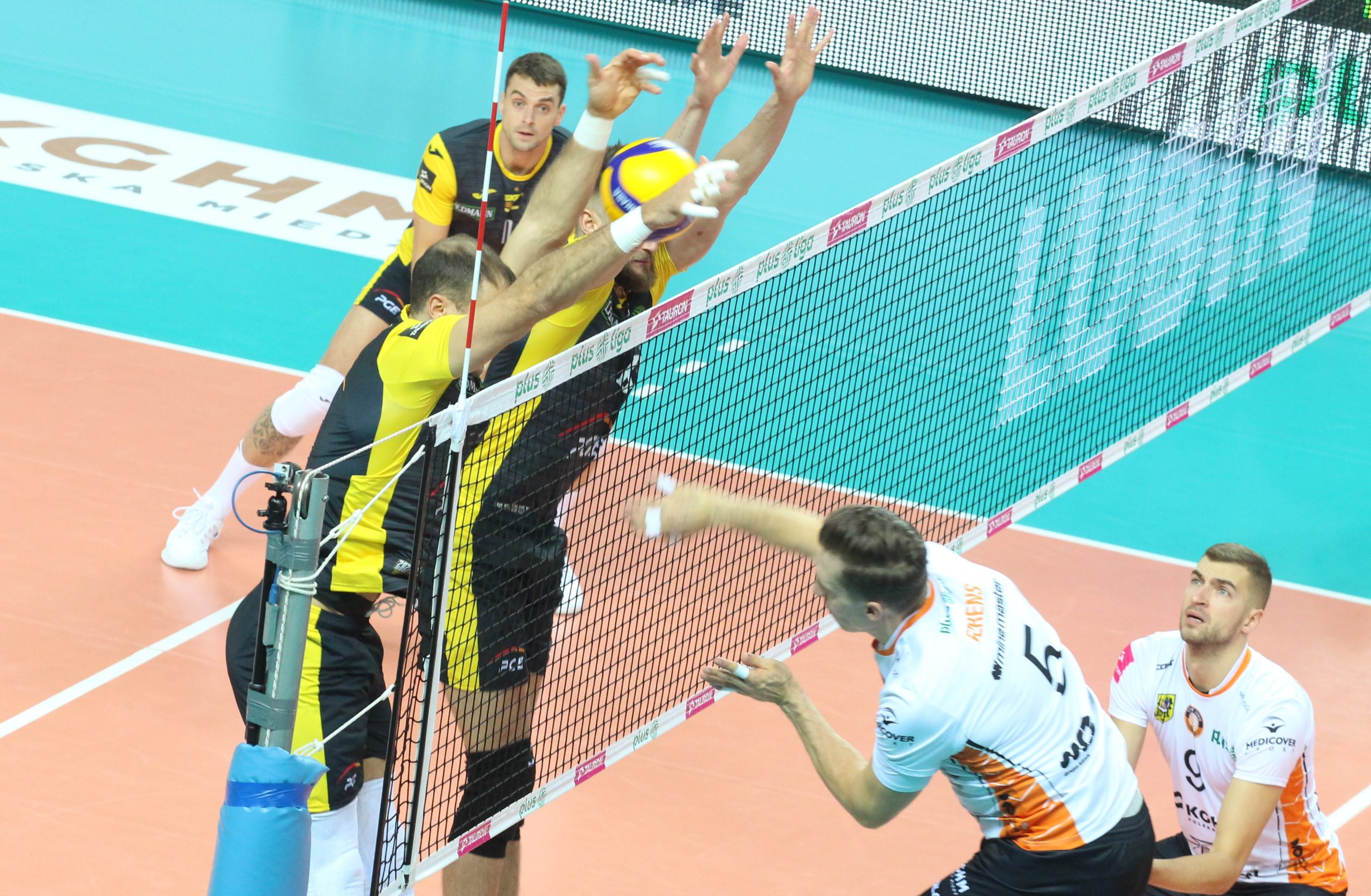 Z tarczą do domu. Cuprum wyrwało Skrze dwa punkty