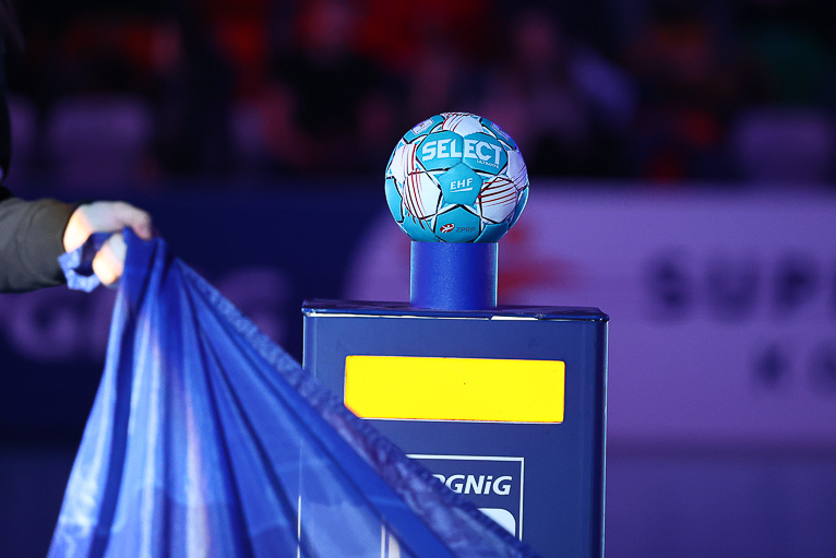 Dwa mecze piłki ręcznej w hali RCS