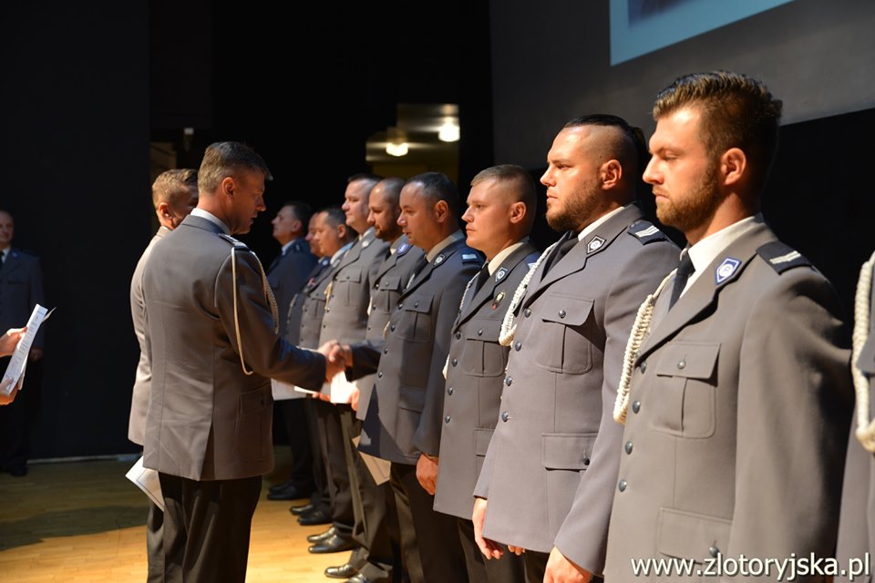 Złotoryjscy policjanci odebrali awanse i odznaczenia (FOTO)