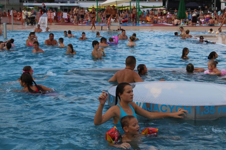 LUBIN. Większość mieszkańców chce rozbudowy basenów (WIDEO)