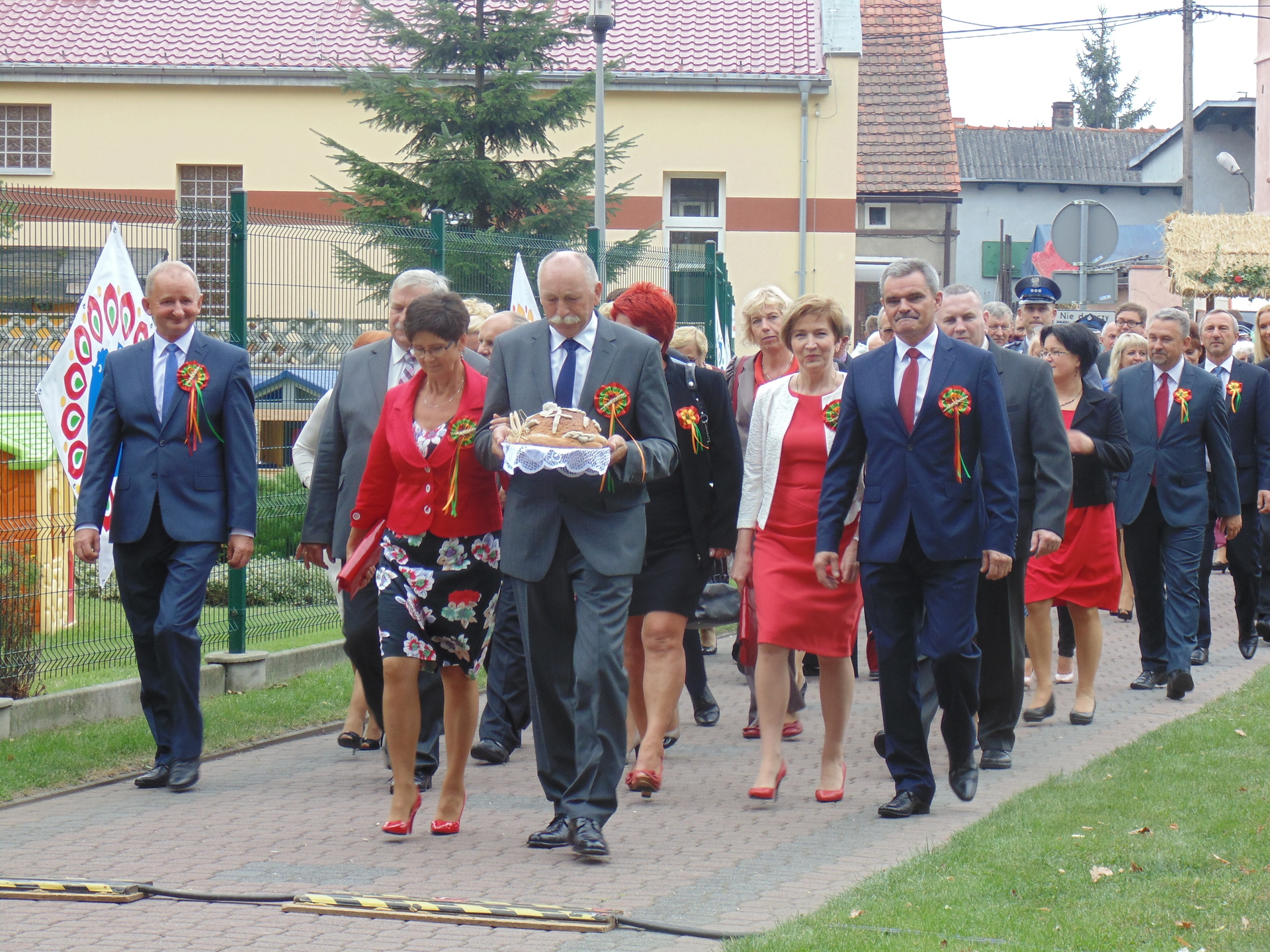 GRĘBOCICE. Dożynki gminne z polonezem (ZDJĘCIA)