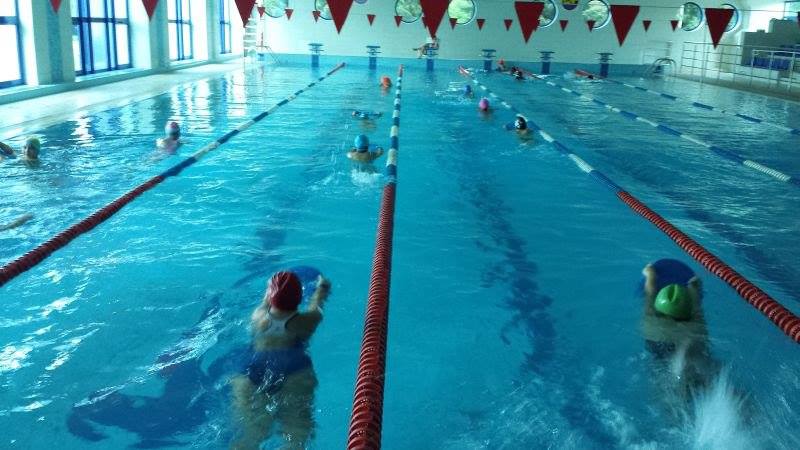 ŻUKOWICE. Fundacja Polska Miedź wsparła zajęcia na basenie