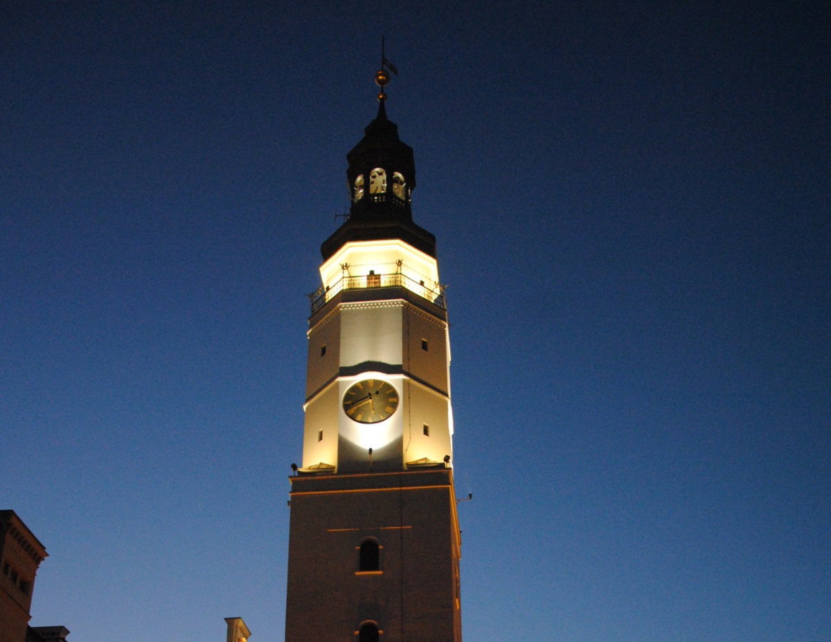 Ratuszowa wieża od dziś z iluminacją